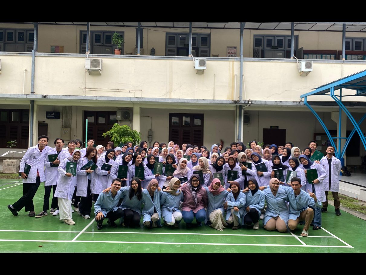 Tim asisten laboratorium UGM
