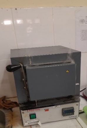 Furnace untuk uji kadar abu